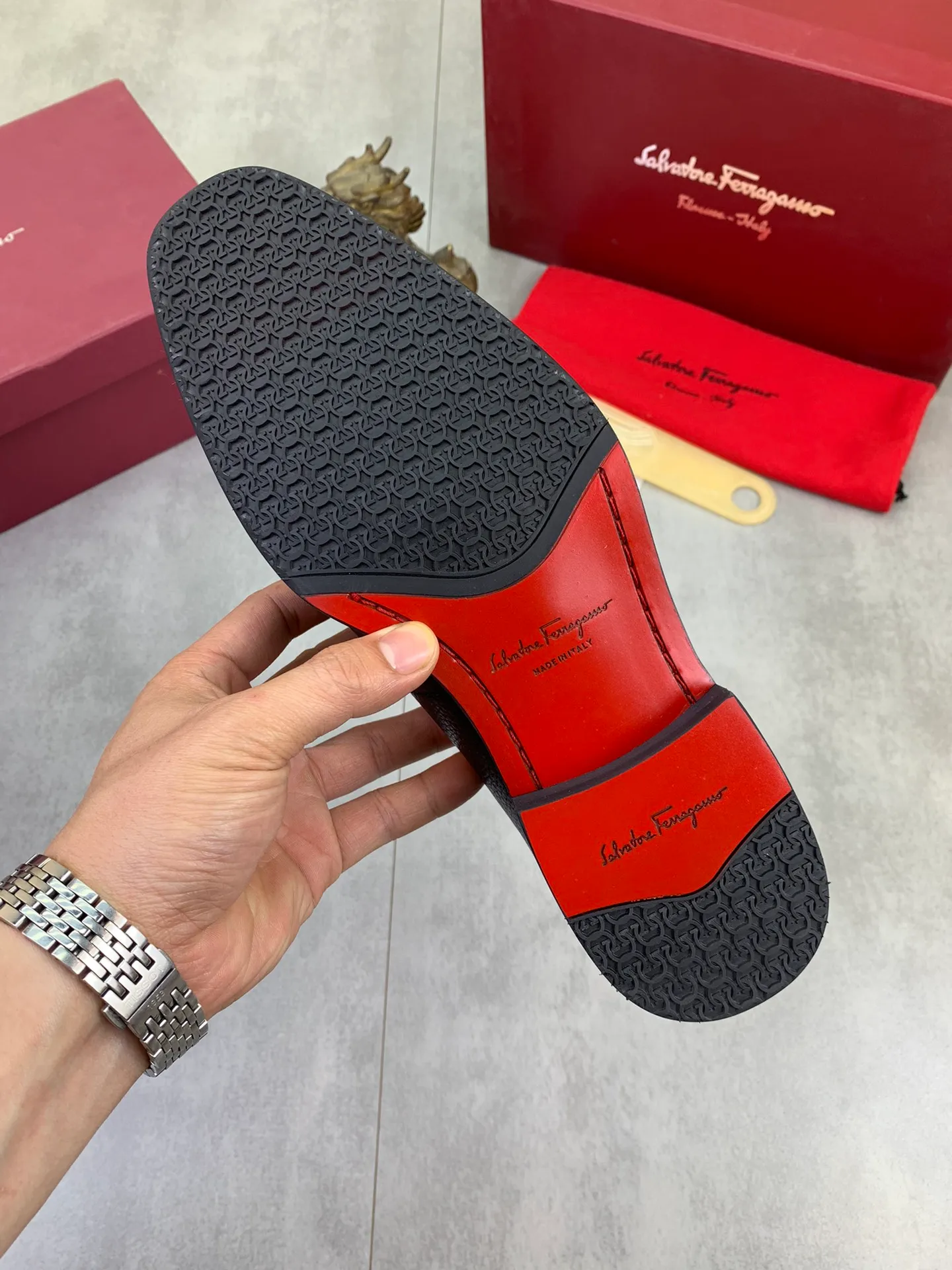 Men's Men's Shoes 💰P460💰[New Style] Water-dyed Niuli 🆘[Salvatore Ferragamo] Ferragamo's latest casual business leather shoes for men! Available at counters simultaneously! The fabric is made of specially imported original pebbled calfskin, and the lining is made of imported water-dyed cowhide. It is absolutely luxurious and leads the fashion trend. Matching code: 38-47 black and brown optional